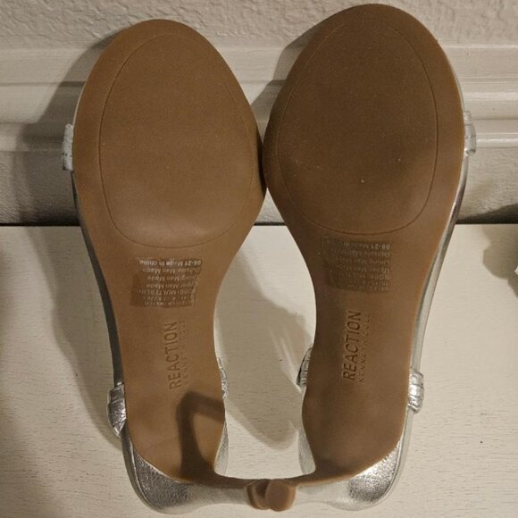 Women's Kenneth Cole Reaction Bobbi Slingback Heeled Dress Sandal Silver 10M - Picture 3 of 3